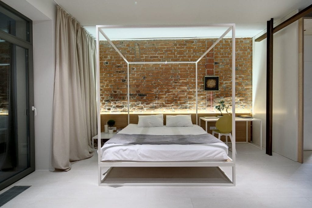 10 Perfectly Masculine Canopy Beds | Bella Nocturne
